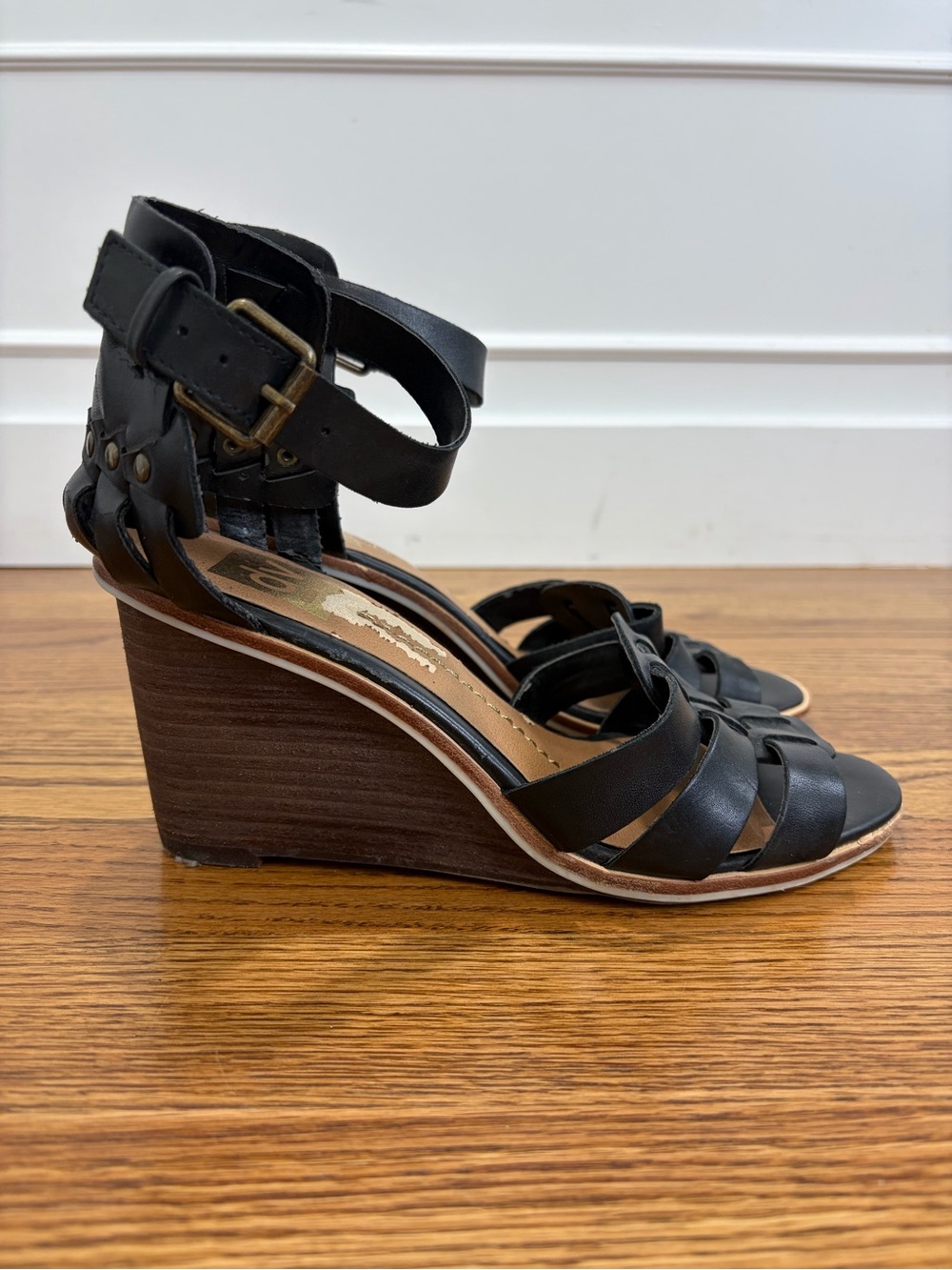 Dolce Vita Tonala Wedge Sandal (7.5)